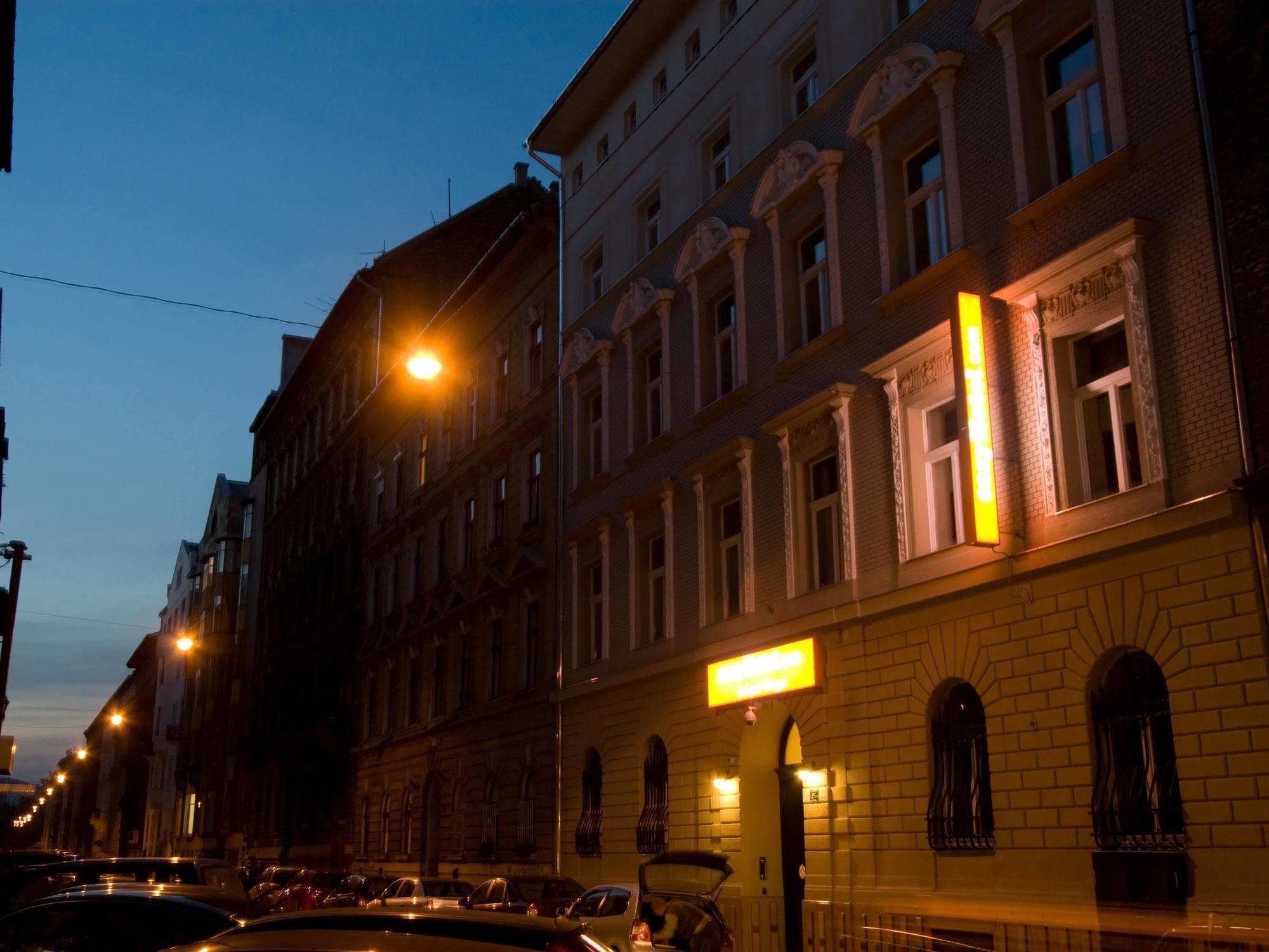 布达佩斯奥克特宫便捷酒店 外观 照片